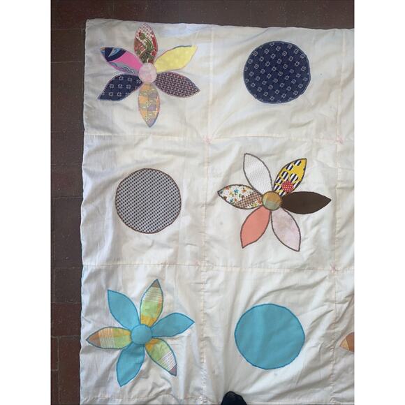 Vintage 1960s Mid-Century Handmade Medium Weight Quilt Throw Twin 69”x 55” - Picture 2 of 9